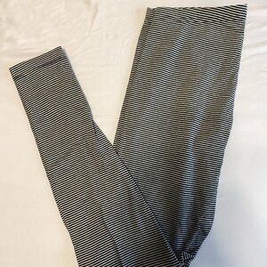 Old Navy Black and White Striped Leggings